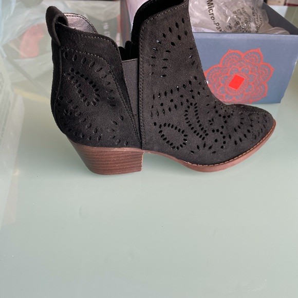 New - Picture 3 of 3